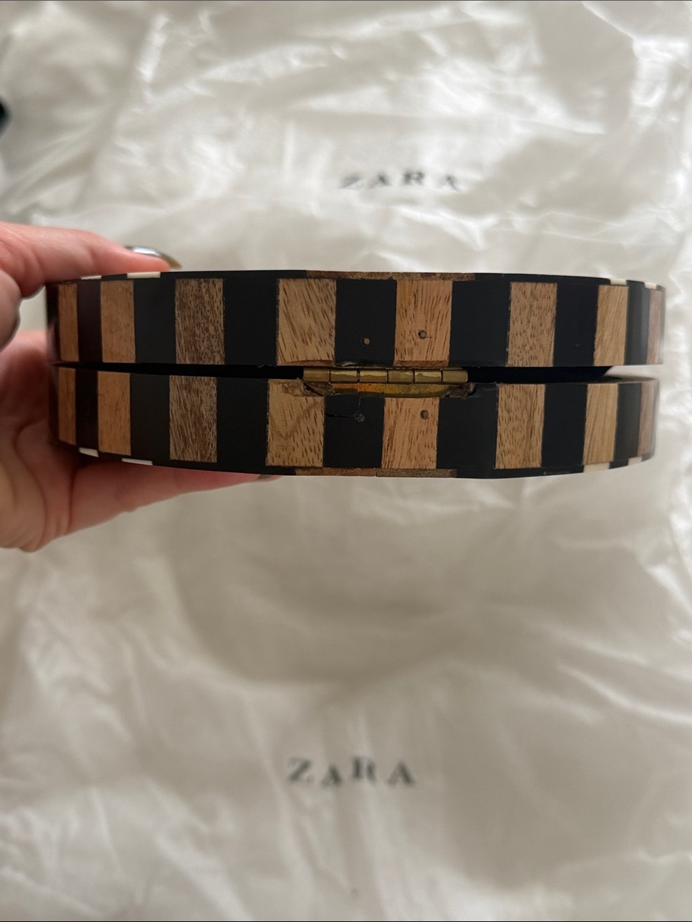 ZARA Black, White and Wood Round Geometric Crossbody Bag - Picture 8 of 10